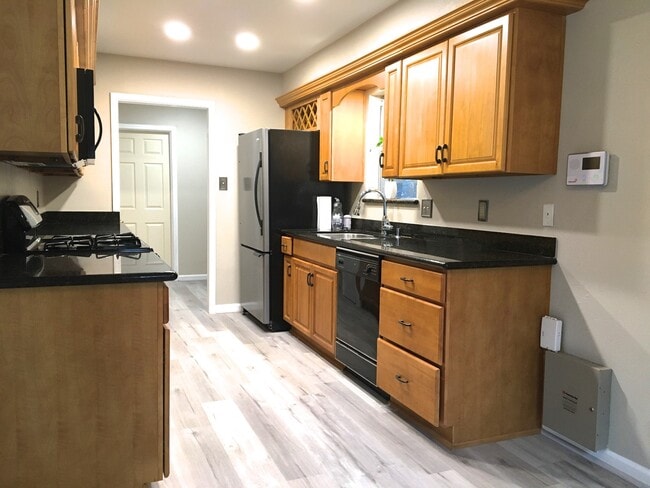 Foto del edificio - 9307 Val Verde St