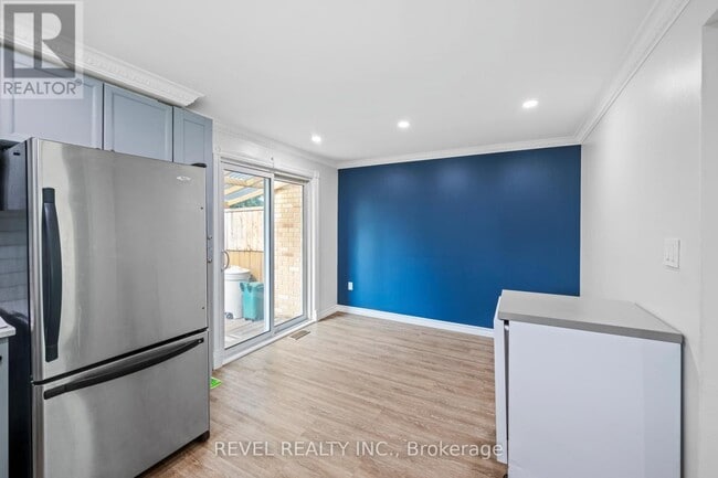 Building Photo - 574 Mortimer Dr