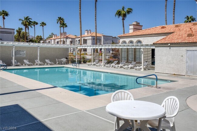 Building Photo - 3150 N Soft Breezes Dr