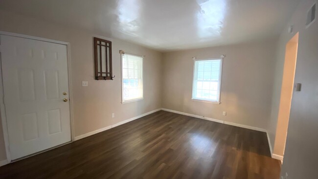 Foto del edificio - 2 Bedroom, 1 Bath Home w/Garage Available ...