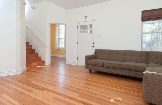 Building Photo - 707 W 35th St