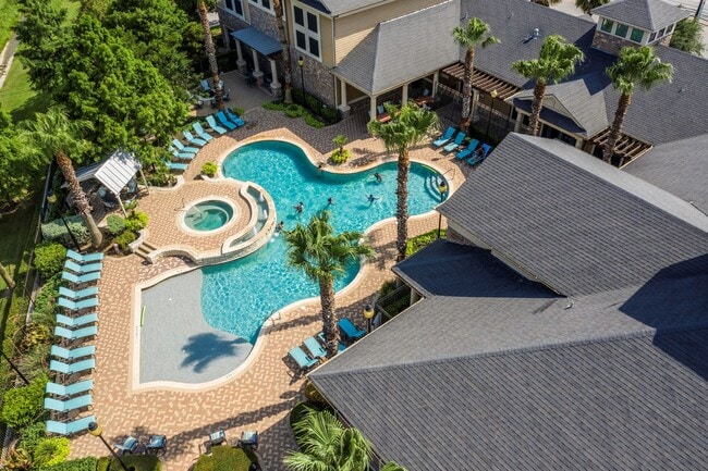 Main Pool - Las Brisas Apartment Homes