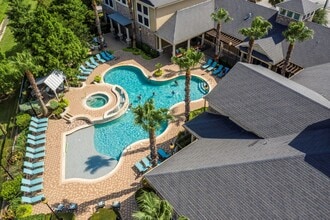 Main Pool - Las Brisas Apartment Homes