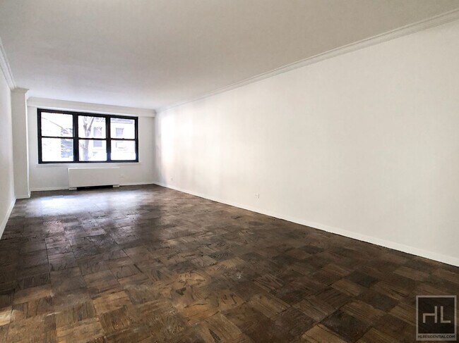 Building Photo - E 82 St