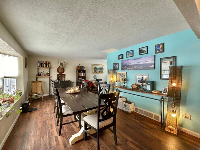 Building Photo - Wonderful Tri-Level Home in Westminster! A...