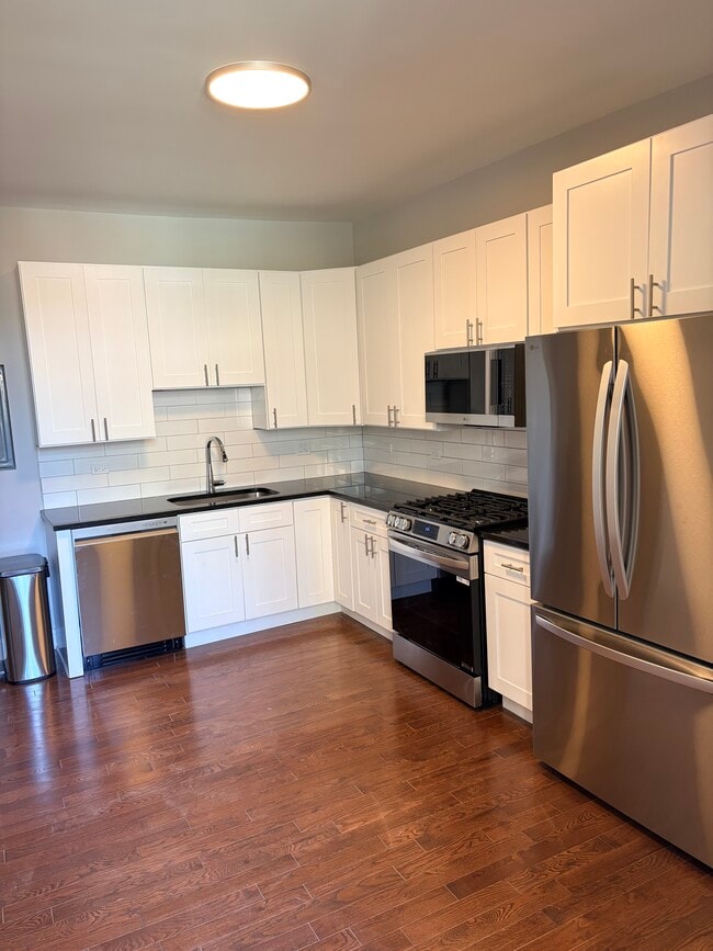 New Kitchen - 4619 N Broadway St (Chicago, IL) Apartments