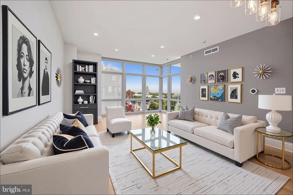 Foto principal - 8220 Crestwood Heights Dr