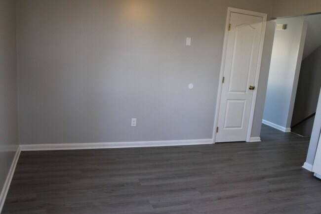 Building Photo - 235 Craigdan Dr
