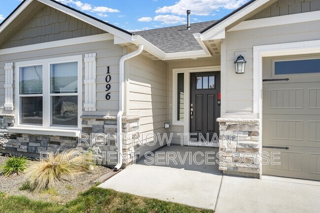 Building Photo - 1096 N Ryde Ave