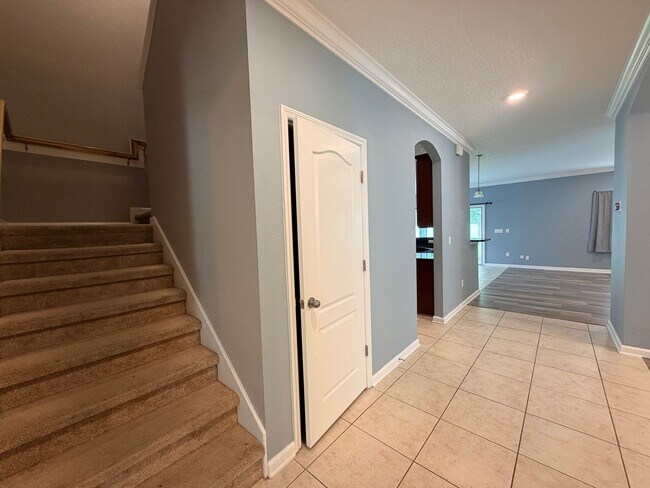 Foto del edificio - Spacious 5-Bedroom Home with Over 3,000 Sq. Ft. in a Fantastic Community!