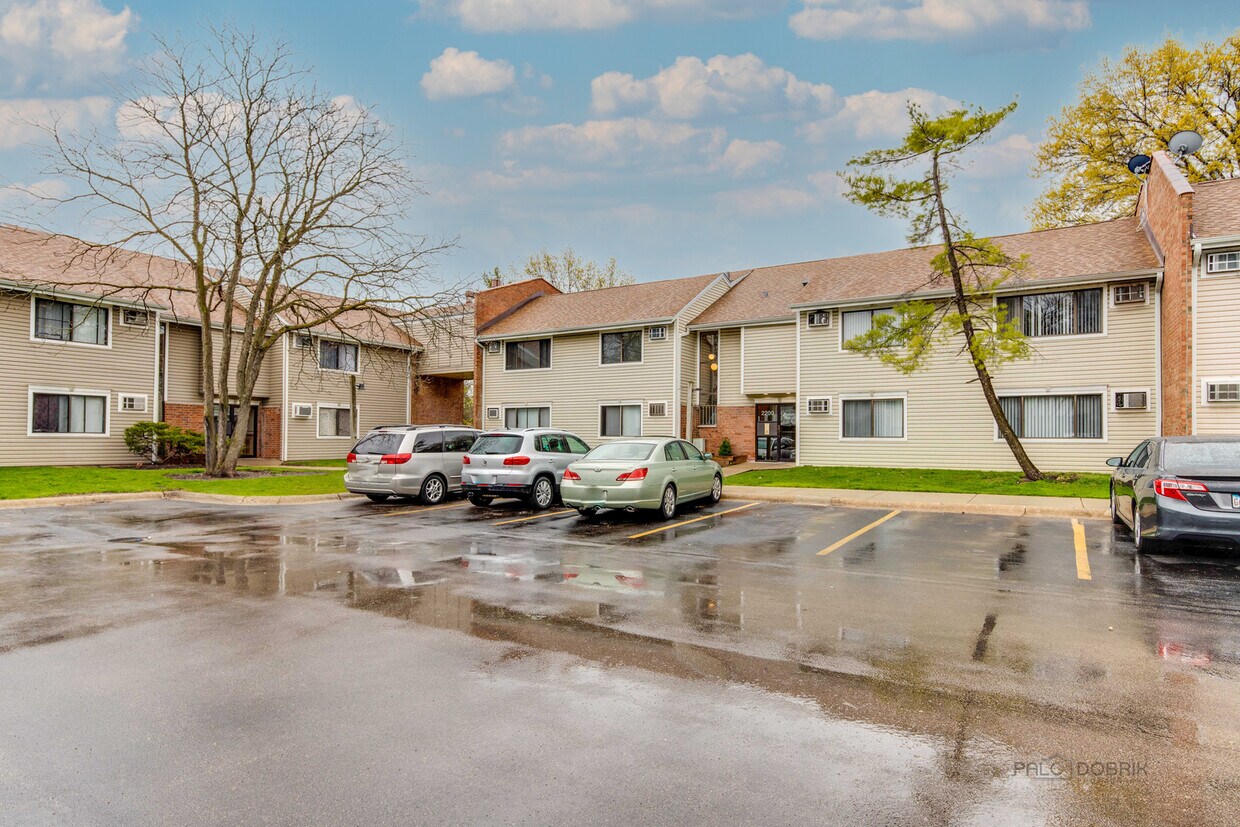 Primary Photo - 2200 Bayside Dr