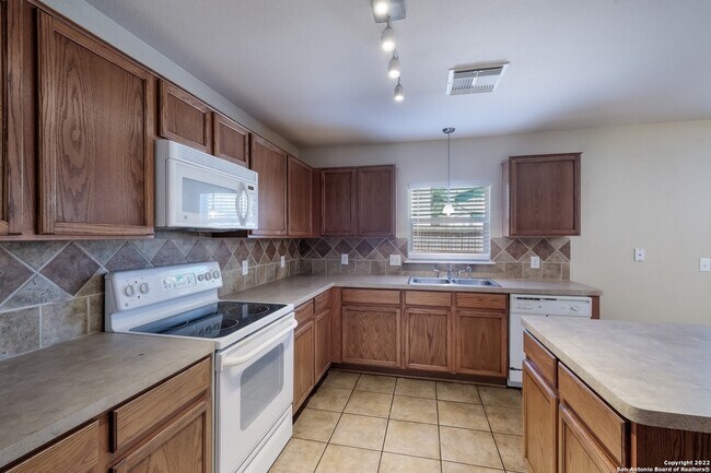 Building Photo - 1711 Mountain Brook