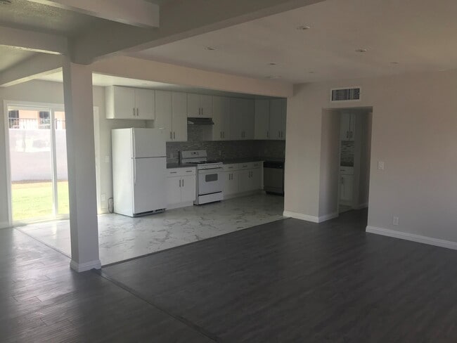 Building Photo - 18 Idaho Way