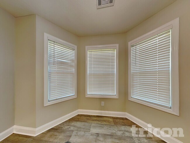 Foto del edificio - 210 Livingston Ct