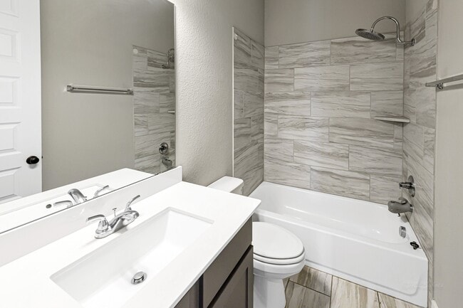 Foto del edificio - 7327 Camden Crestwood Way