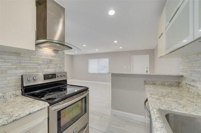 Foto del edificio - 2 Bedroom/1 Bathroom 2nd floor condo at Pa...