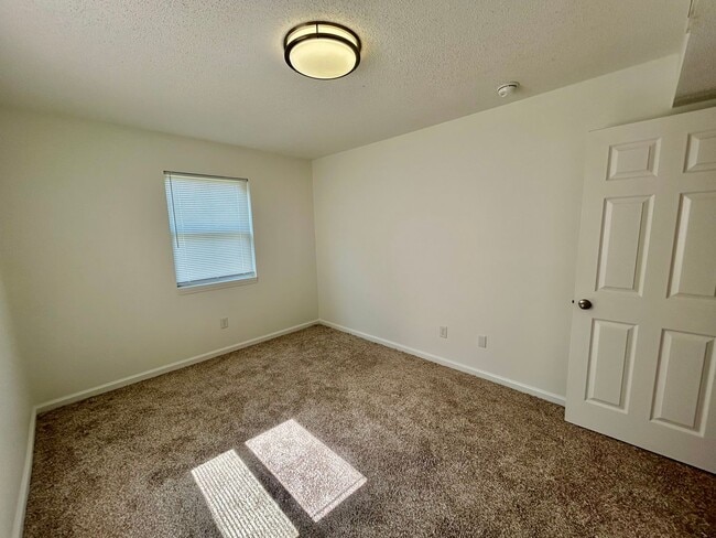 Building Photo - 2 Bedroom in Danville!