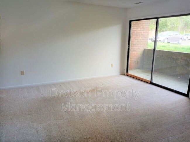 Building Photo - 4006 Governors Square