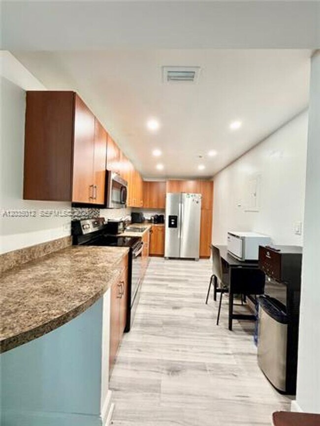 Building Photo - 7501 E Treasure Dr