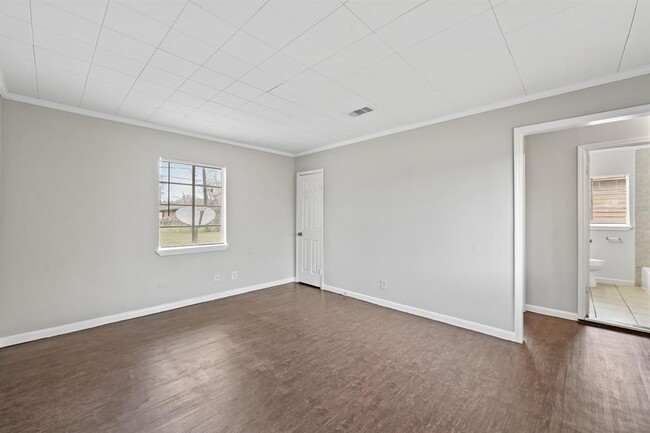 Building Photo - 9133 Woodlyn Rd