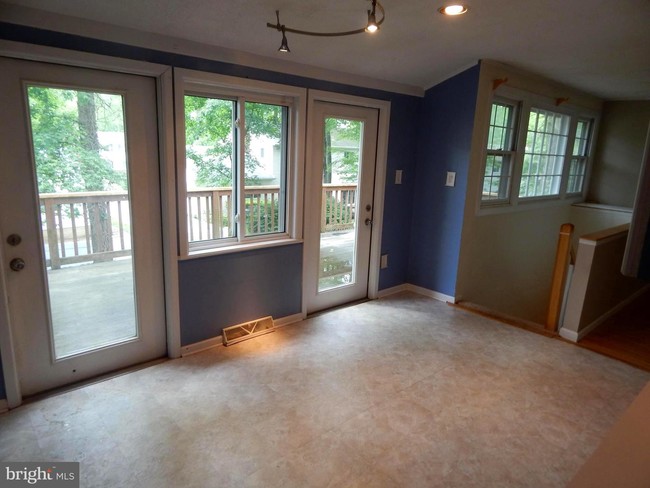 Building Photo - 422 Kennebec Rd