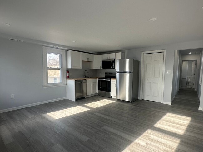 Building Photo - 125 Pennington Ave