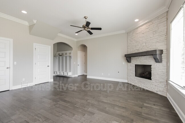 Building Photo - 466 N Drywood Creek Dr
