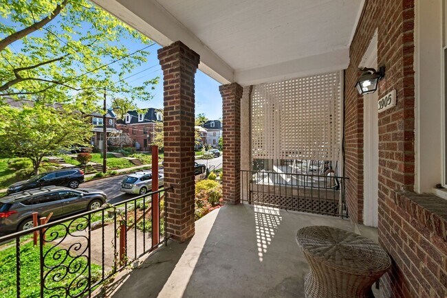 Building Photo - Charming Rowhome with Garage in Prime Glov...