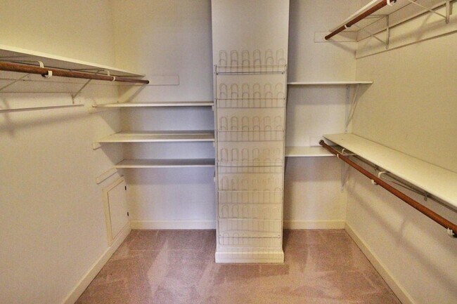 Foto del edificio - Spectacular & Spacious 4 Bedroom, 3 Bathroom Home in Durham with 1st Floor Bedroom!