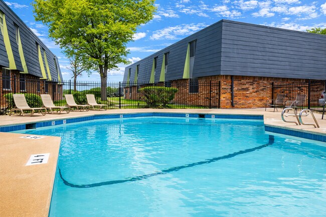 23 Este - Piscina 1 - 23 East Apartments