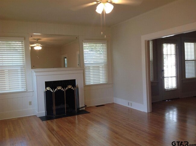 Building Photo - 624 Nacogdoches St