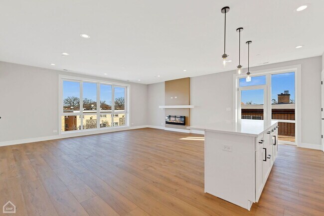 Foto del edificio - 8631 Grand Ave