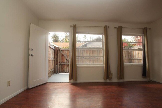 Foto del edificio - 1236 N Gardner St