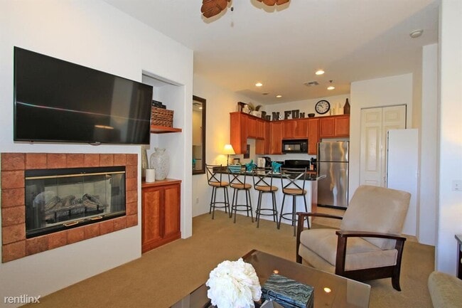 Building Photo - 1 br, 1 bath House - 50630 Santa Rosa PLZ #8