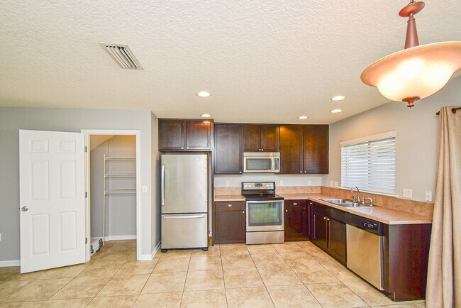 Building Photo - 113 Islander Dr