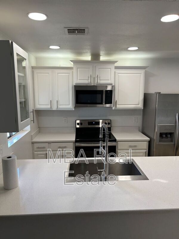 Building Photo - 20236 N 6th Dr