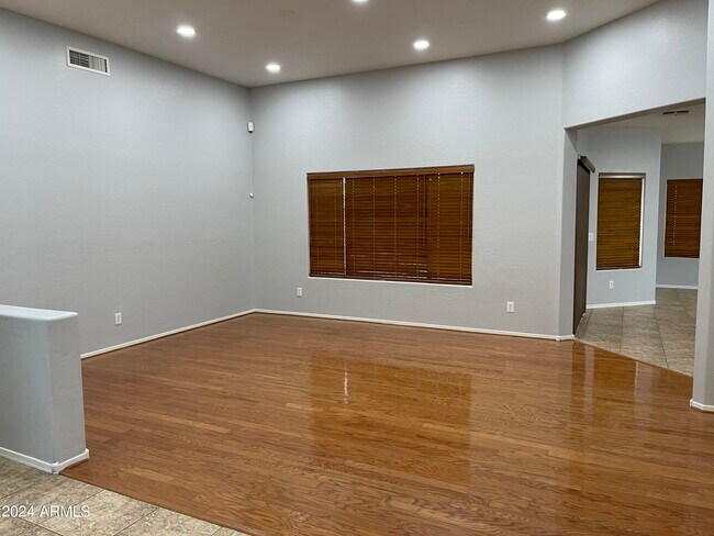 Foto del edificio - 3264 E Thornton Ave