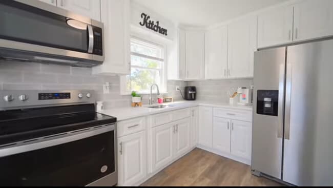 Foto del edificio - 611 Frost Rd