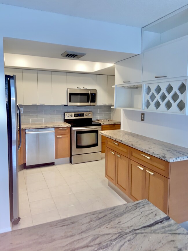 Kitchen - 100 Golden Isles Dr