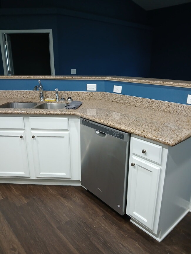 Building Photo - 5849 Fairlands Rd