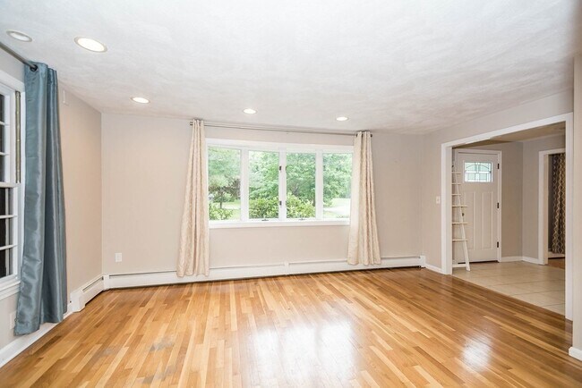 Building Photo - 5 Redgate Dr