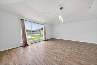 Building Photo - 17002 Dew Drop Ln
