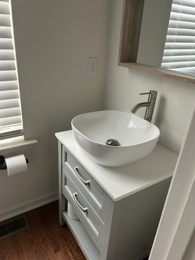 Building Photo - 3525 Naamans Dr