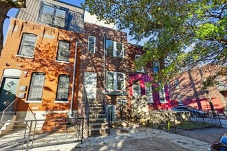 Building Photo - 812 N Holly St