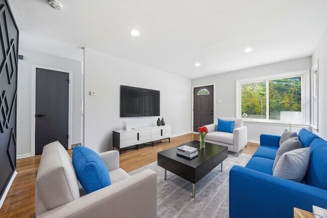 Building Photo - 14921 Lincoln Ave