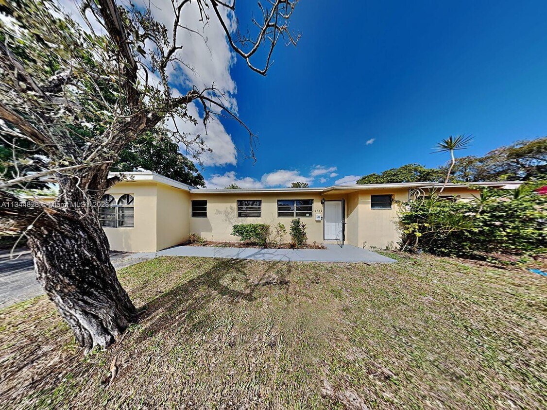 Primary Photo - 1841 NW 185th St