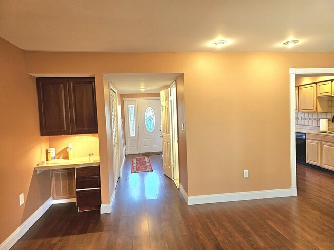 Building Photo - 37 Anderson Ct