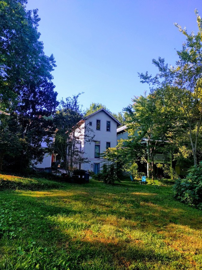 Building Photo - 511 N Boundary St
