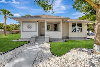 Building Photo - 448 Roseland Dr