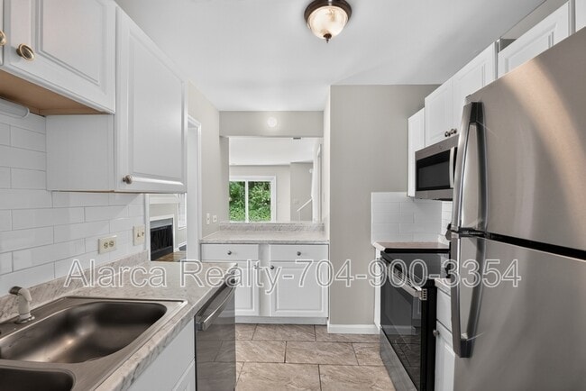 Building Photo - 3134 Driftwood Dr
